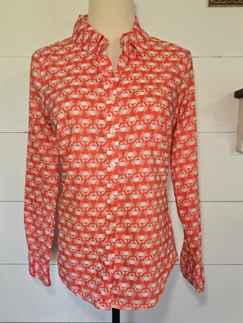 Crown & Ivy Crab Print Button Down Blouse Shirt Coral & White Coastal